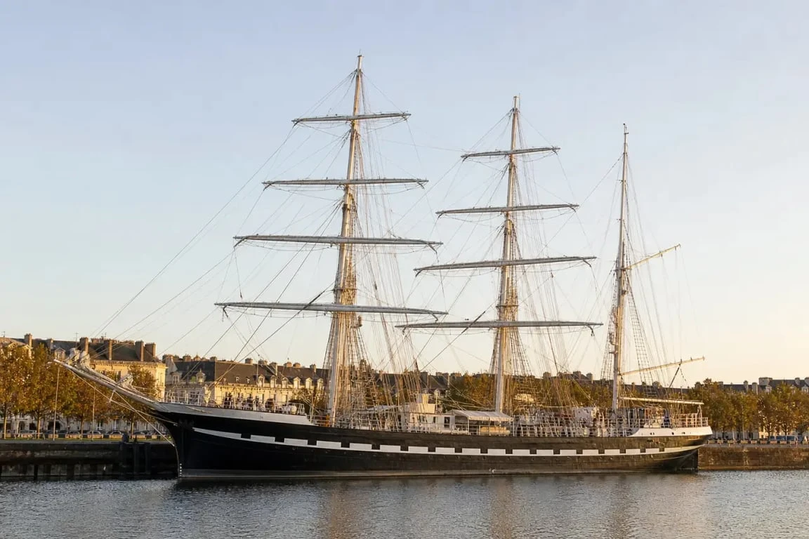 Visiter le Belem Nantes : vue du trois-mâts historique amarré sur les quais de Nantes