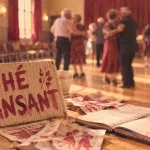 the dansant ce week end près de nantes : panneau sur table, flyers et agenda