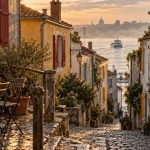 Trentemoult : venelles et quais de Loire, maisons colorées