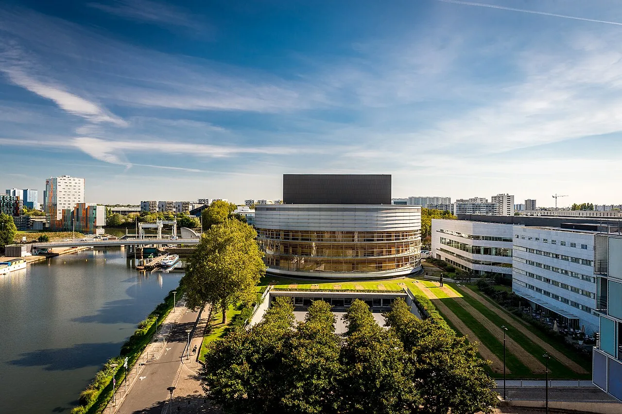 La Cité des congrès de Nantes vue depuis la Rue Valmy.
