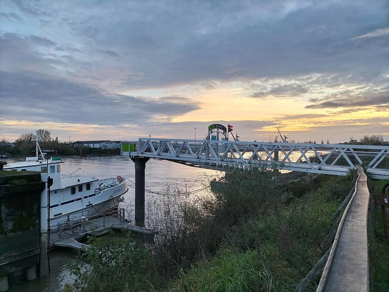 Le ponton Navibus Bas-Chantenay, point d’arrivée pour rejoindre le LAB boulevard de Chantenay. Vue de l’accès fluvial.