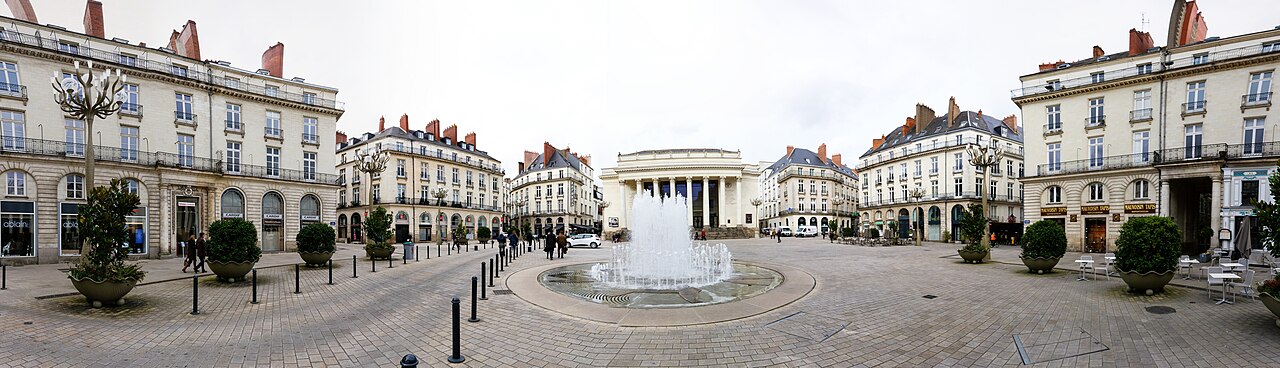 La place Graslin, près du Théâtre de Poche Graslin situé rue Lekain. Vue du quartier.